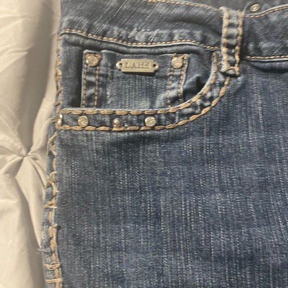 LA Idol distressed jeans with embellished back pockets - Picture 5 of 8